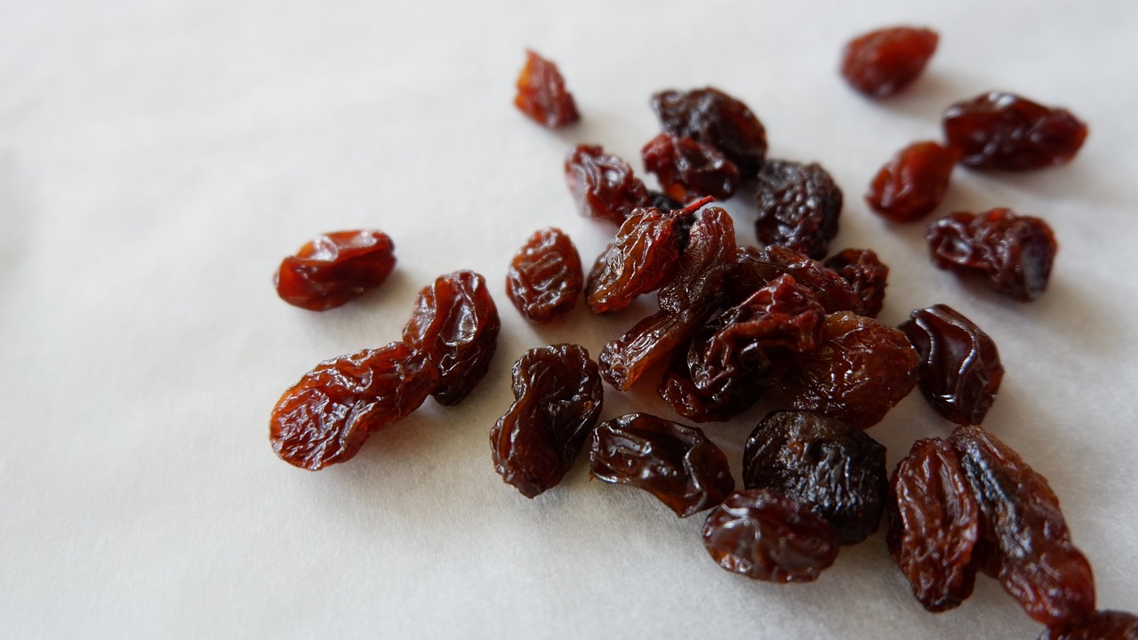 Comment faire gonfler les raisins secs : réhydrater le raisin sec